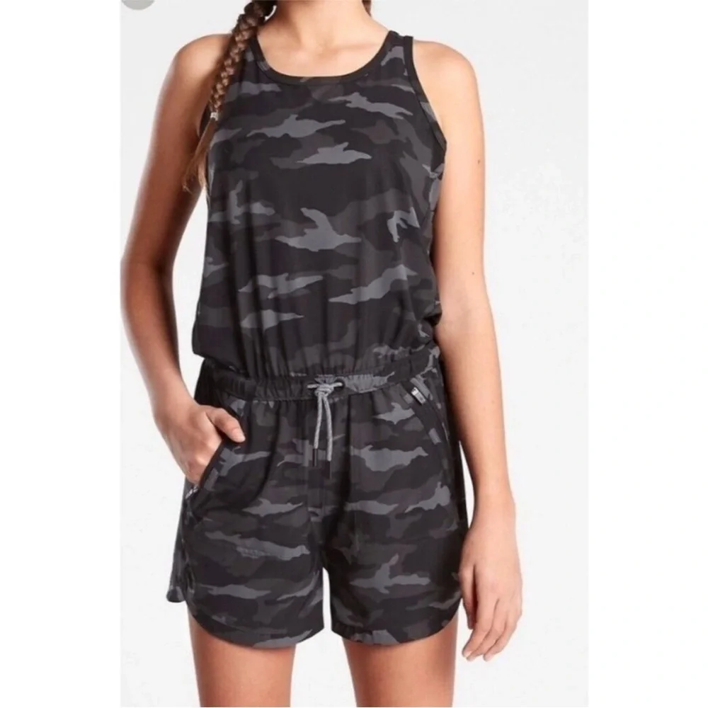 Athleta Girl Camo On the Go Romper size 12 - Picture 1 of 12